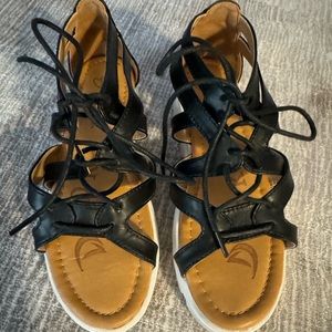 DBDK black cushion sandals. Size 5 1/2